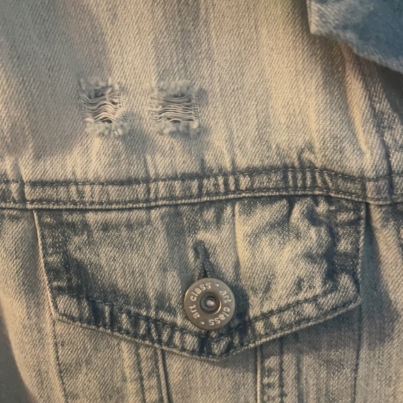 Girls size L(9-10) distressed jean coat. - Picture 2 of 9